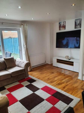 Spacious and Tastefully Decorated Town House In Lakeside West Thurrock Grays